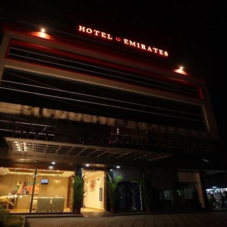 Hotel Emirates Kannangad Exterior photo