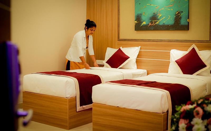 Hotel Emirates Kannangad Exterior photo